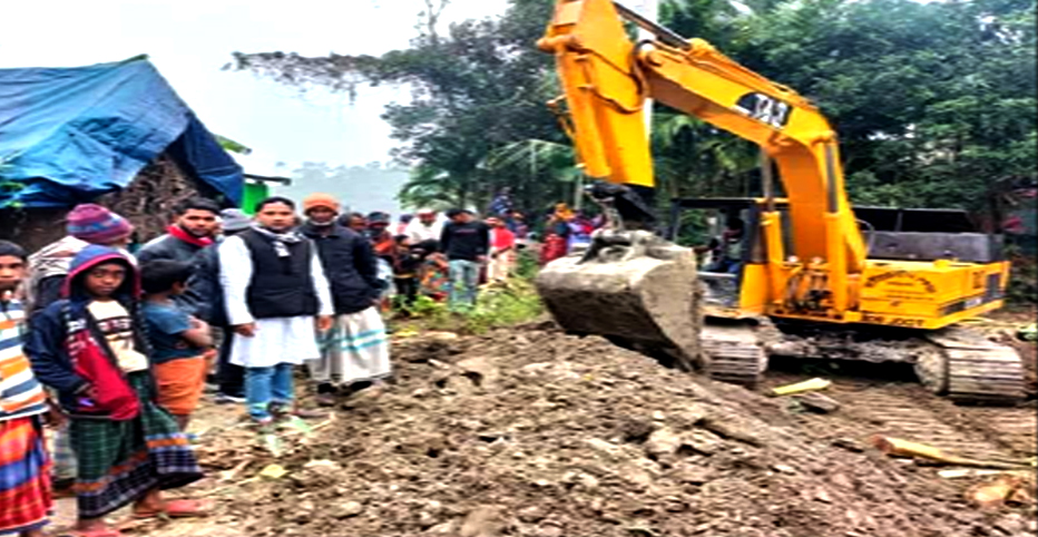 নোয়াখালীতে কাবিখা-কাবিটা প্রকল্পে হরিলুট, বঞ্চিত দরিদ্র শ্রমিক।