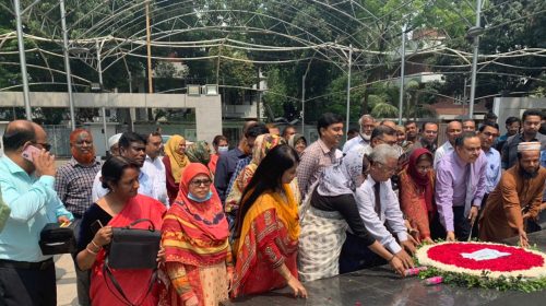 বঙ্গবন্ধু স্মৃতি যাদুঘরে ডিফেন্স ফাইন্যান্স ডিপার্টমেন্টের কন্ট্রোলারের শ্রদ্ধা
