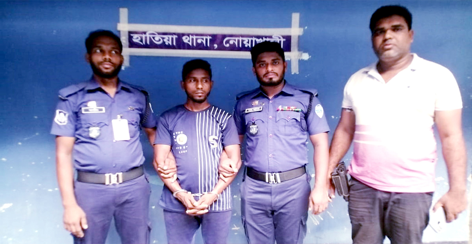 নোয়াখালীতে স্ত্রীকে গলা কেটে হত্যা, স্বামী গ্রেফতার।