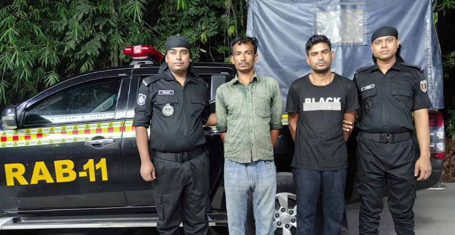 নোয়াখালীতে আগ্নেয়াস্ত্রসহ তিন যুবক গ্রেফতার।