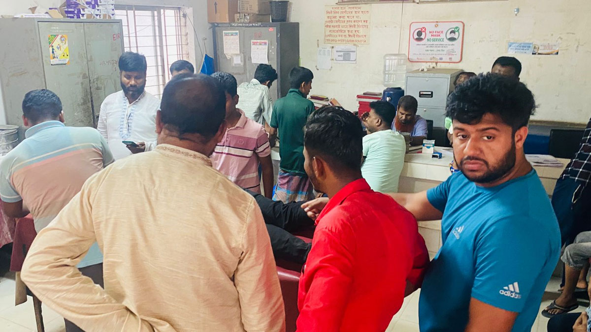 নোয়াখালীতে ইভটিজিংয়ের প্রতিবাদ করায় শিক্ষার্থীকে কুপিয়েছে বখাটেরা !