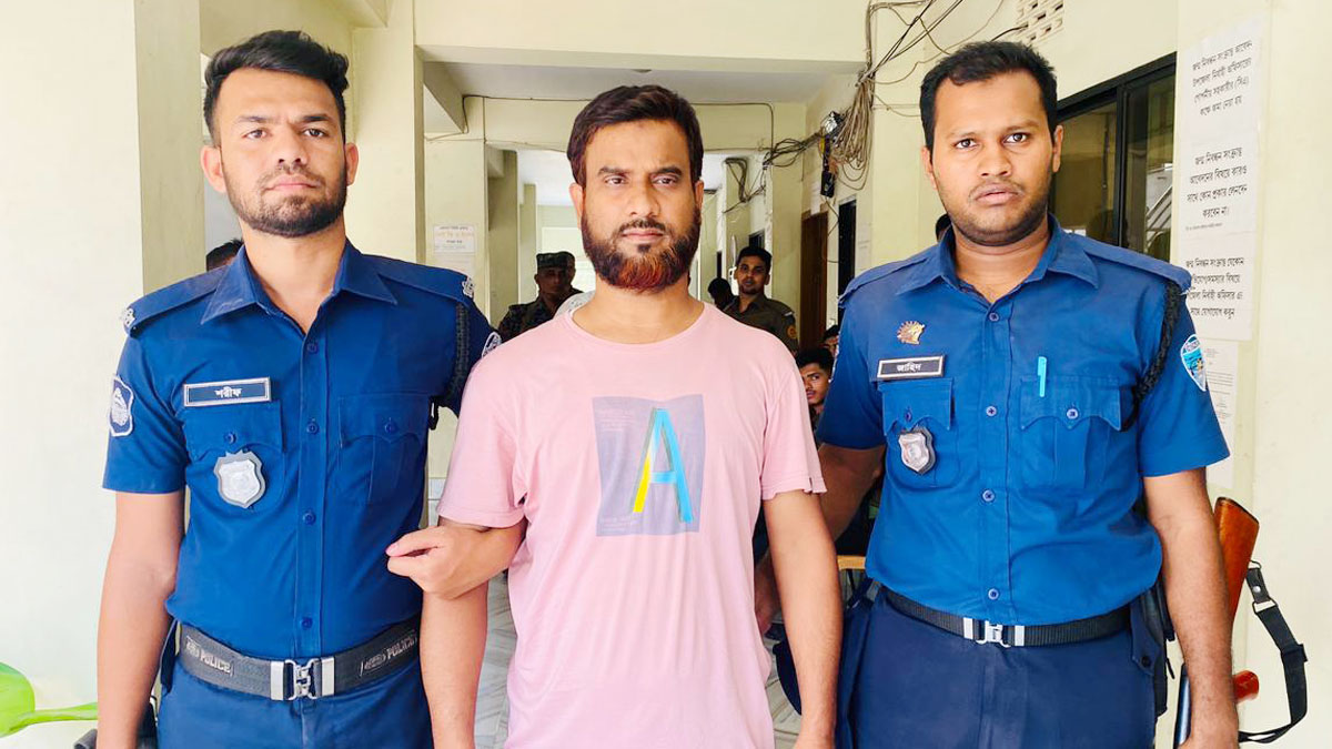 ছদ্মবেশে ভুয়া চিকিৎসককে ধরল ইউএনও