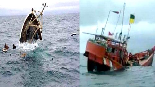 হাতিয়ার মেঘনায় পণ্যবাহী ট্রলার ডুবি