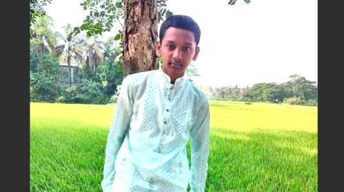 ফুটবলে কিক মারায় সপ্তম শ্রেণির ছাত্রকে পিটিয়ে হত্যা