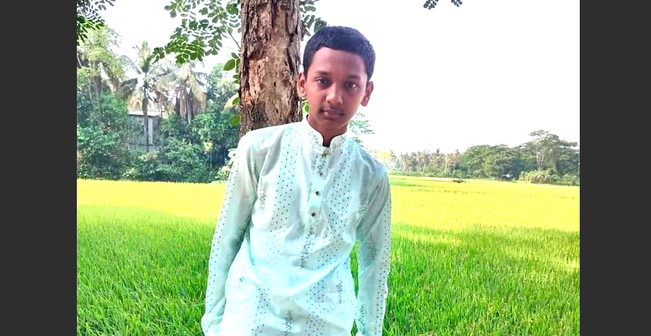ফুটবলে কিক মারায় সপ্তম শ্রেণির ছাত্রকে পিটিয়ে হত্যা