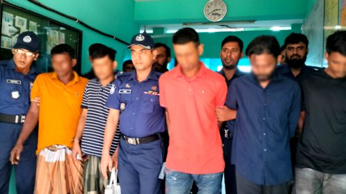 নোয়াখালীতে প্রবাসীর বাড়িতে ডাকাতি, আগ্নেয়াস্ত্রসহ গ্রেফতার ৫