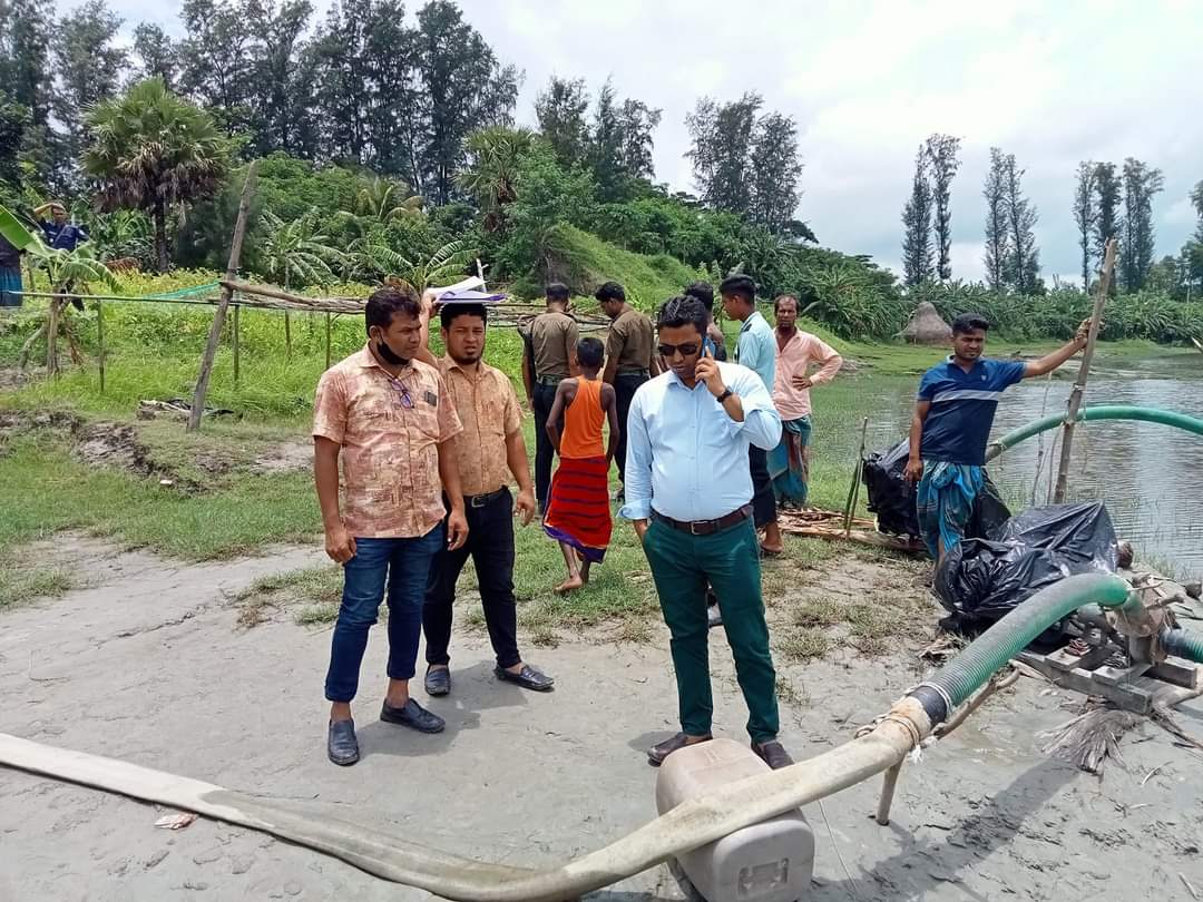 নোয়াখালী খাল থেকে অবৈধ বালু উত্তোলন বন্ধ করলো প্রশাসন