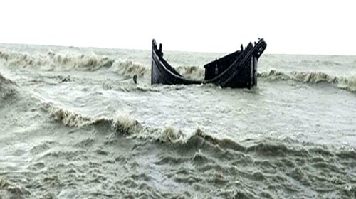 মেঘনায় যাত্রীবাহী নৌকা ডুবি, নিখোঁজ ১