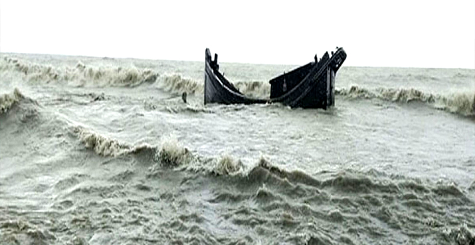 মেঘনায় যাত্রীবাহী নৌকা ডুবি, নিখোঁজ ১