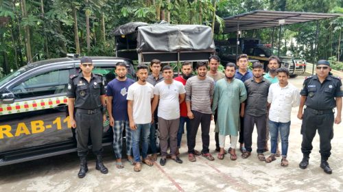 নোয়াখালীতে পাসপোর্টসহ ১৭ দালাল গ্রেফতার
