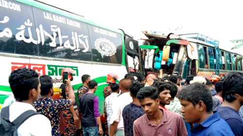 নোয়াখালীতে দুই বাসের মুখোমুখি সংঘর্ষ, আহত ১৭