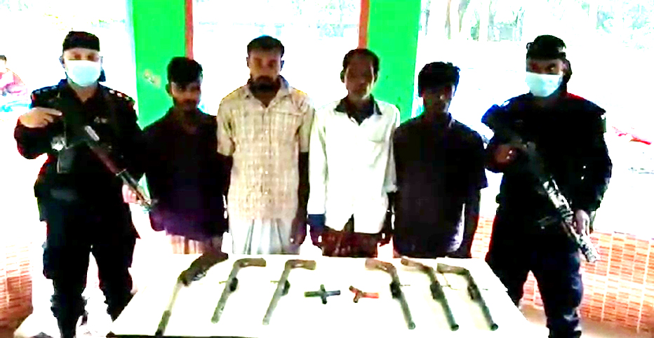 হাতিয়াতে পুলিশের সাথে রউফ বাহিনীর গোলাগুলি, আটক ৬