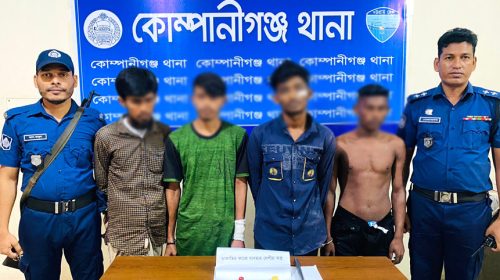 নোয়াখালীতে ৪ ব্যক্তিকে ডাকাত সন্দেহে পিটুনি দিয়ে পুলিশে সোপর্দ