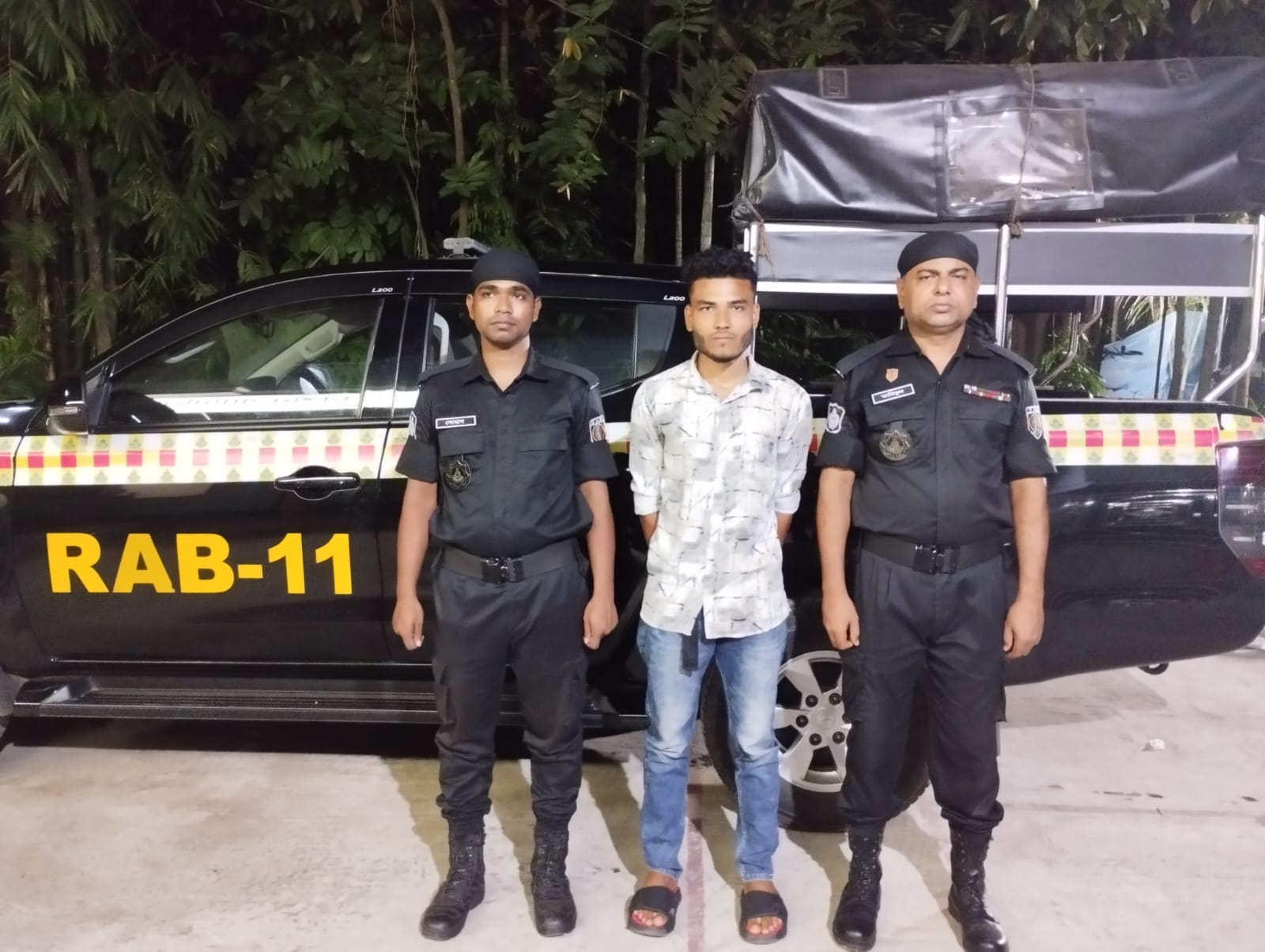 চাকুরীজীবি তরুণীকে বাড়ীতে ডেকে নিয়ে ধর্ষণ, তরুণ গ্রেফতার