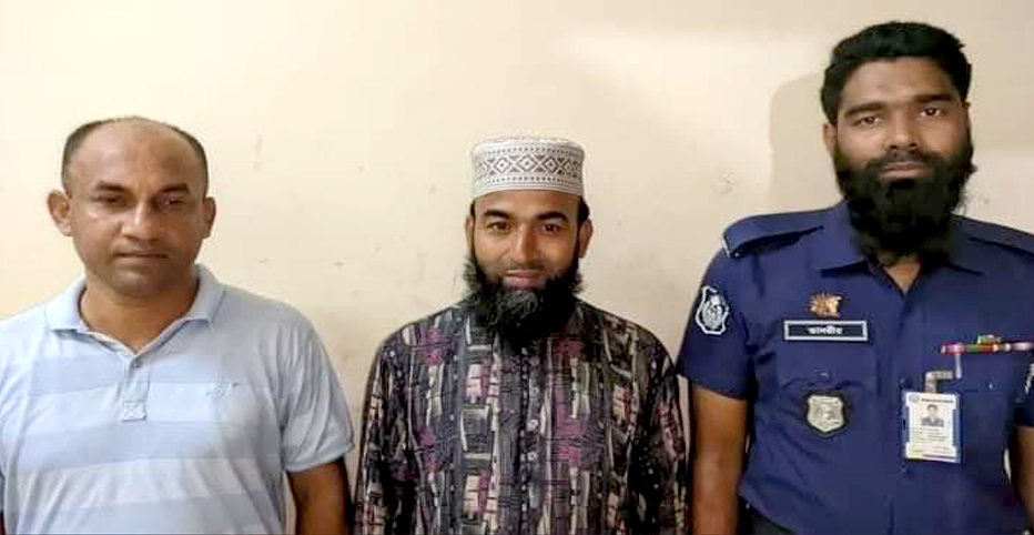 নোয়াখালীতে বঙ্গবন্ধু স্মৃতি পাঠাগারে অগ্নিসংযোগ: ইউপি চেয়ারম্যান গ্রেফতার