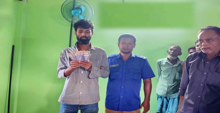 কবিরহাটে জাল টাকা সহ যুবক আটক