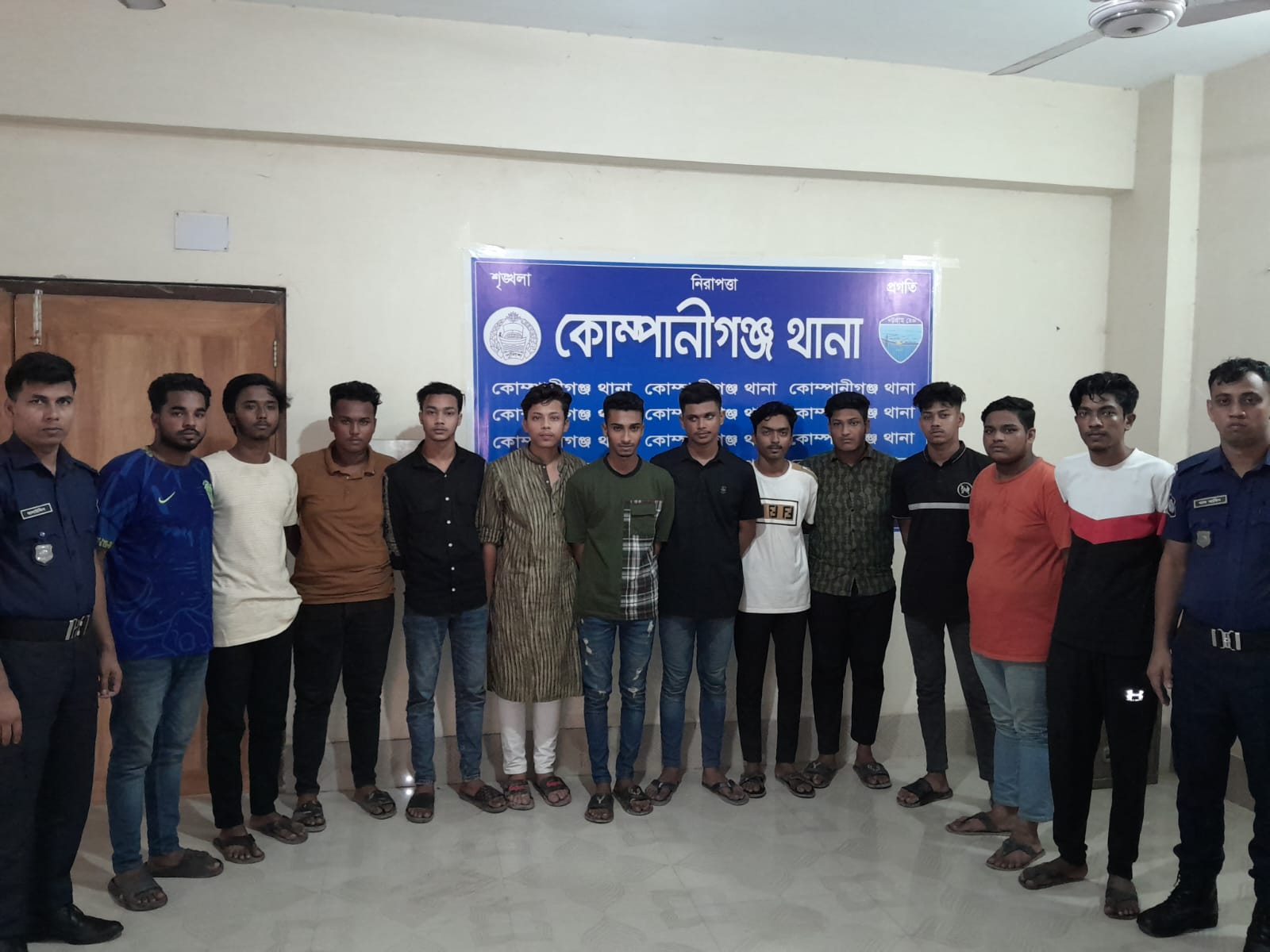 নোয়াখালীর কোম্পানীগঞ্জে বেসামাল চিৎকার চেঁচামেচির অপরাধে ১২ কিশোর গ্রেফতার 