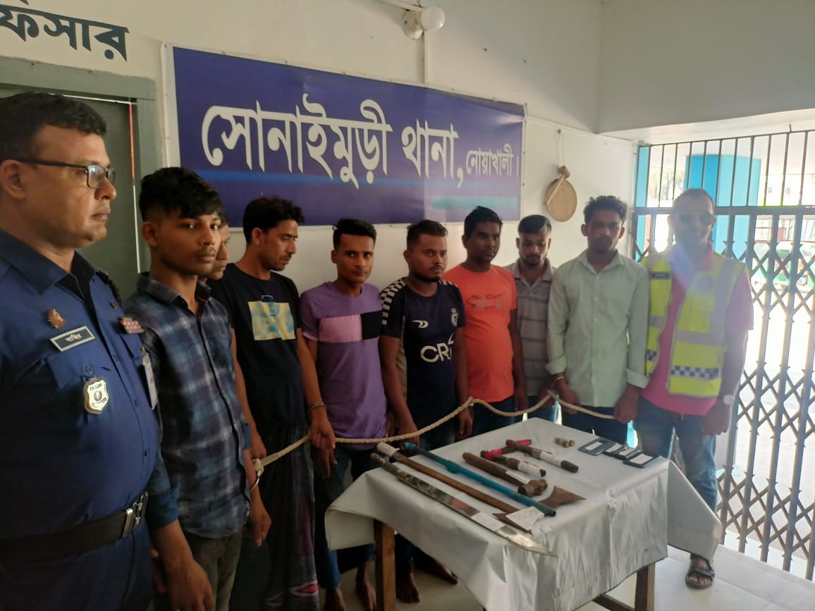নোয়াখালীতে আগ্নেয়াস্ত্রসহ ৮ডাকাত গ্রেফতার