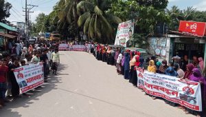 নোয়াথালীতে জলদস্যুদের গ্রেফতার ও বিচারের দাবিতে মানববন্ধন