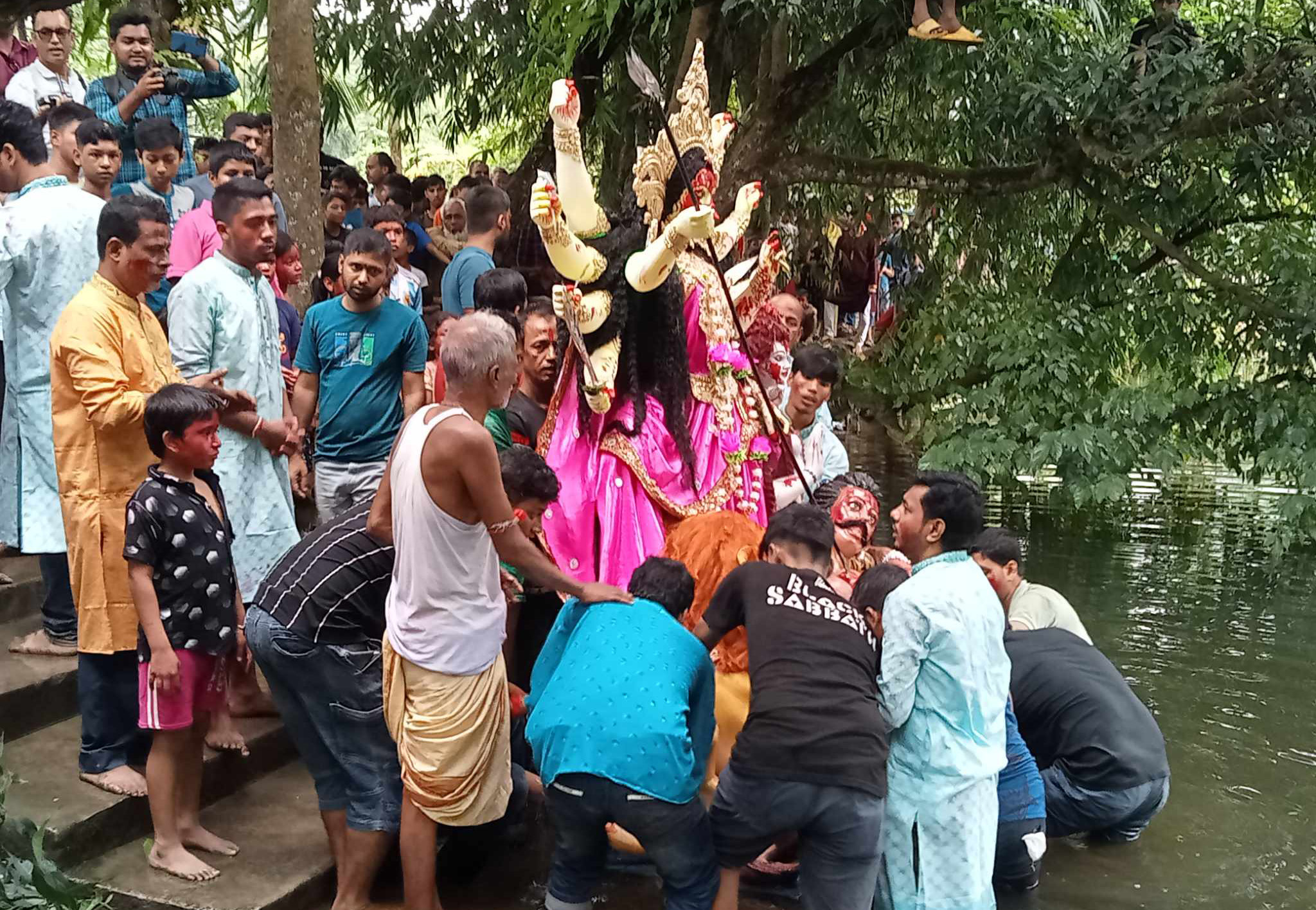 নোয়াখালীতে শান্তিপূর্ণভাবে শেষ হলো শারদীয় দুর্গাপূজা