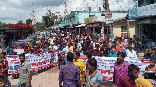 নোয়াথালীতে জলদস্যুদের গ্রেফতার ও বিচারের দাবিতে মানববন্ধন
