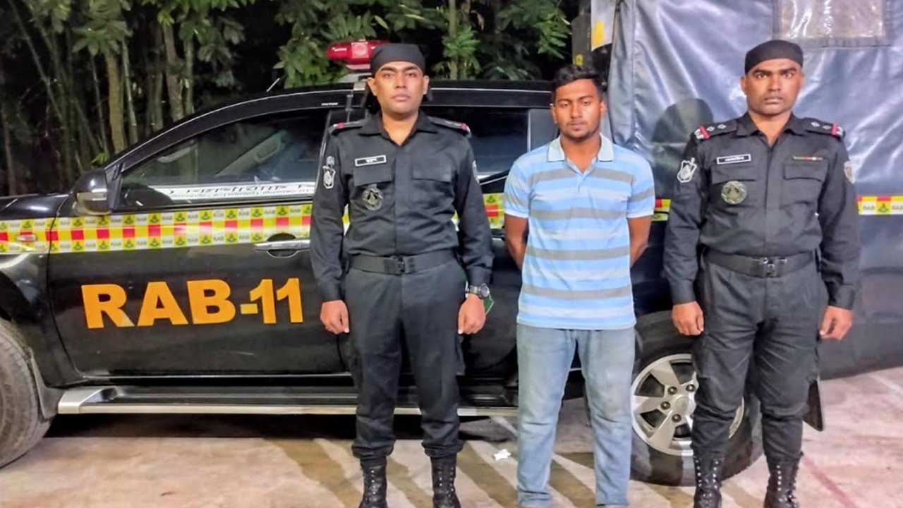 নোয়াখালীতে বিআরডিবির কর্মকর্তাকে কুপিয়ে হত্যা মামলার ১ আসামি গ্রেপ্তার