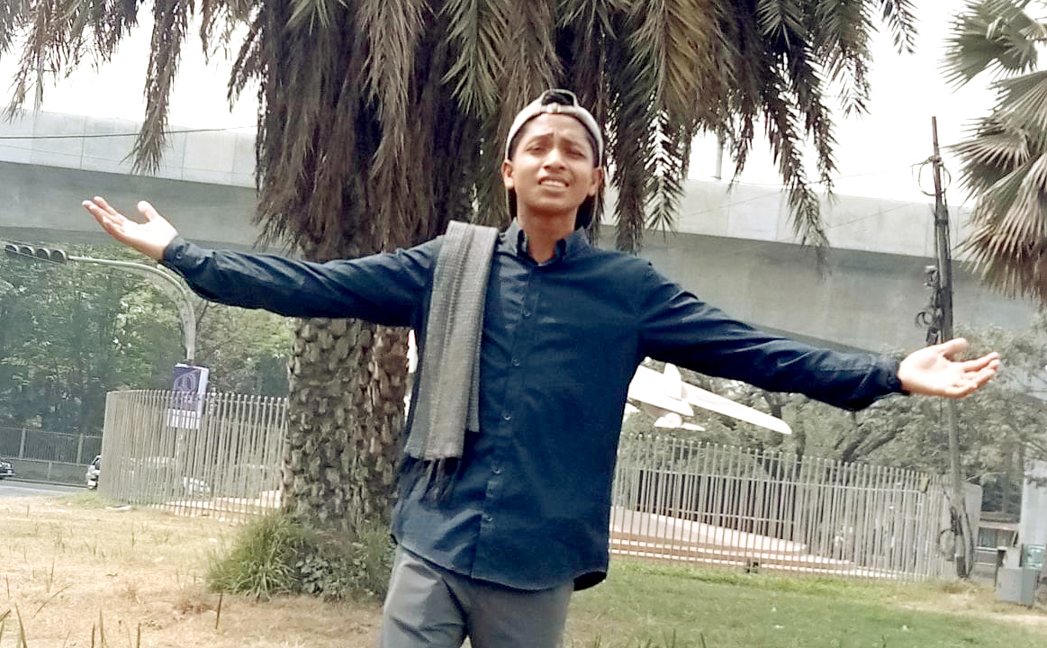 নোয়াখালীতে যুবককে কুপিয়ে হত্যা করে মোবাইল চিনতাই