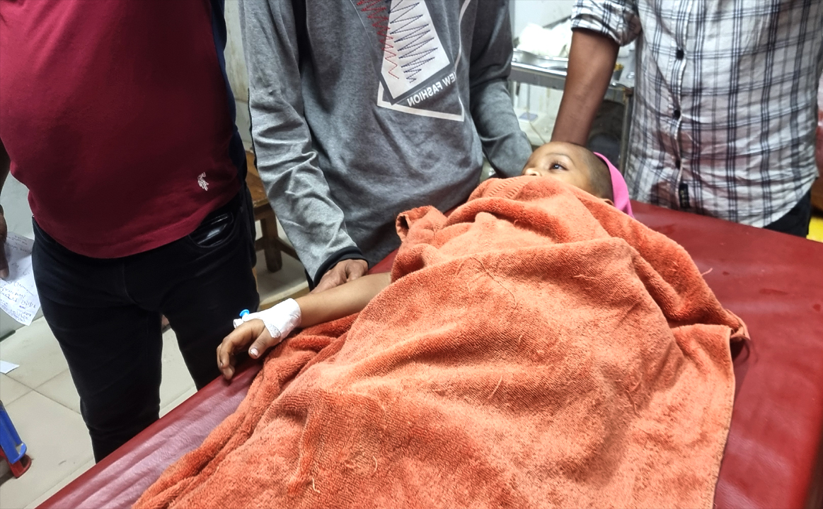 খৎনার সময় শিশুর লিঙ্গের মাথা কেটে ফেলেছে খৎনাকারী