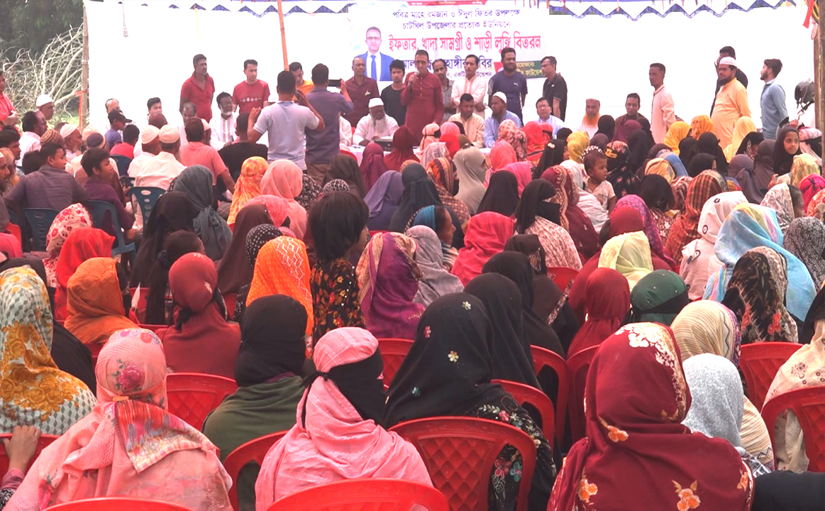 নোয়াখালীতে ৫ হাজার পরিবারের মাঝে খাদ্য সামগ্রী ও কাপড় বিতরণ