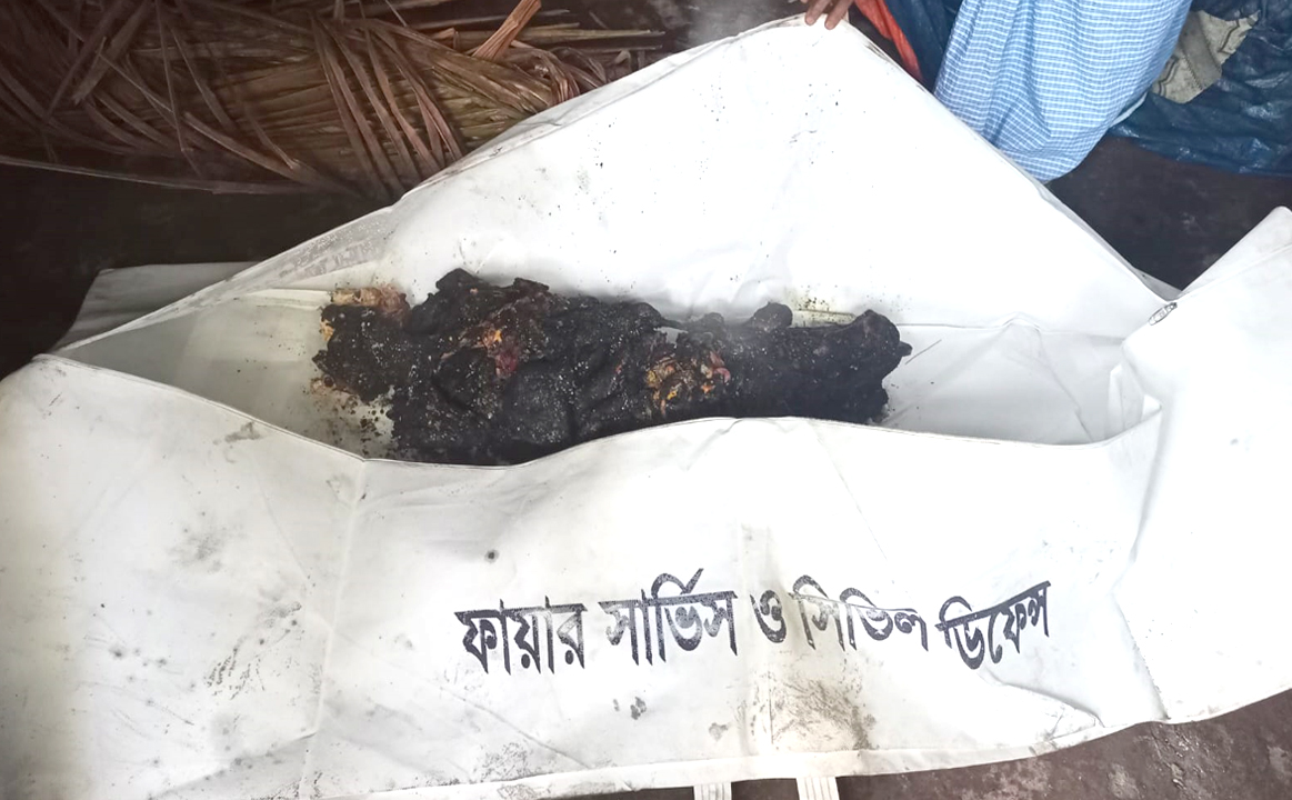 নোয়াখালীতে ঘরে আগুন লেগে বৃদ্ধা নারীর মৃত্যু
