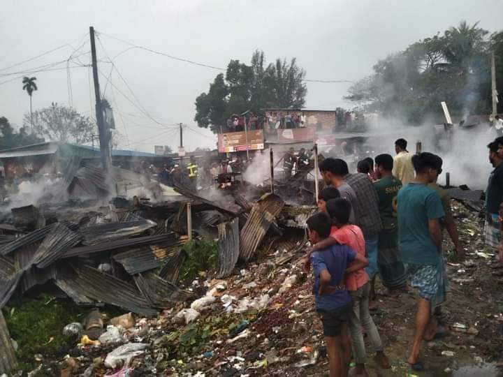 নোয়াখালীর কোম্পানীগঞ্জে বৈদ্যুতিক শট সার্কিটের আগুনে পুড়ল ৮ দোকান