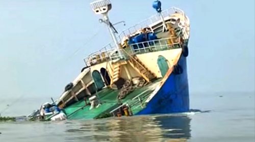নোয়াখালীর হাতিয়ার বঙ্গোপসাগরে কার্গো জাহাজ ডুবি