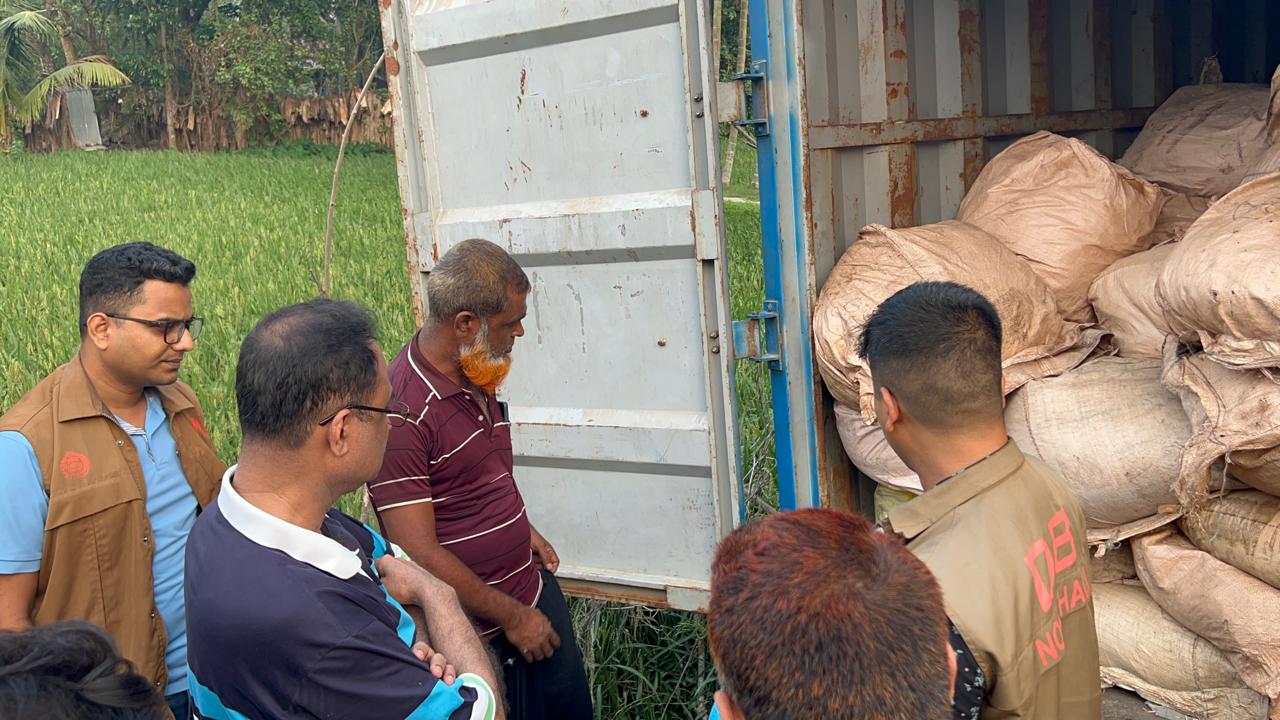 দুইটন কফি পাউডার সহ চালক ও হেলপার আটক 