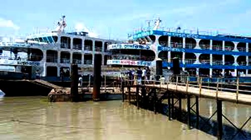 হাতিয়ার সঙ্গে সারা দেশের নৌযোগাযোগ বন্ধ