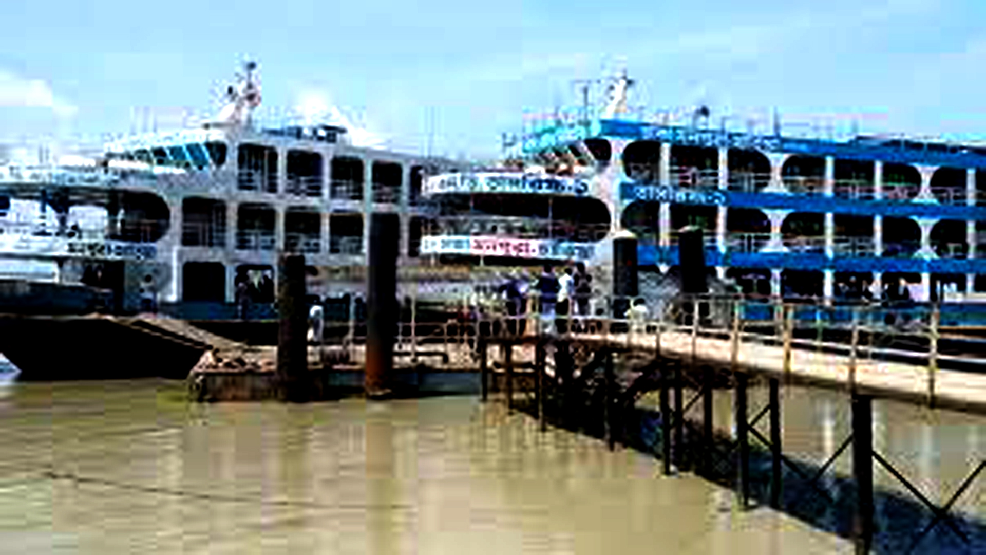 হাতিয়ার সঙ্গে সারা দেশের নৌযোগাযোগ বন্ধ