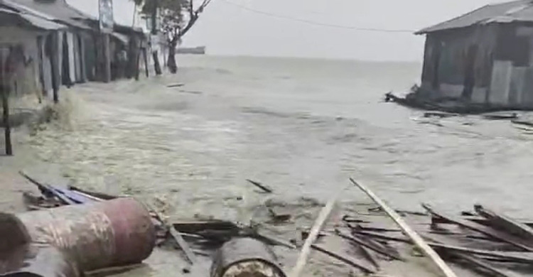 আশ্রয় কেন্দ্র থেকে বাড়ি ফেরার পথে পানিতে পড়ে শিশুর মৃত্যু