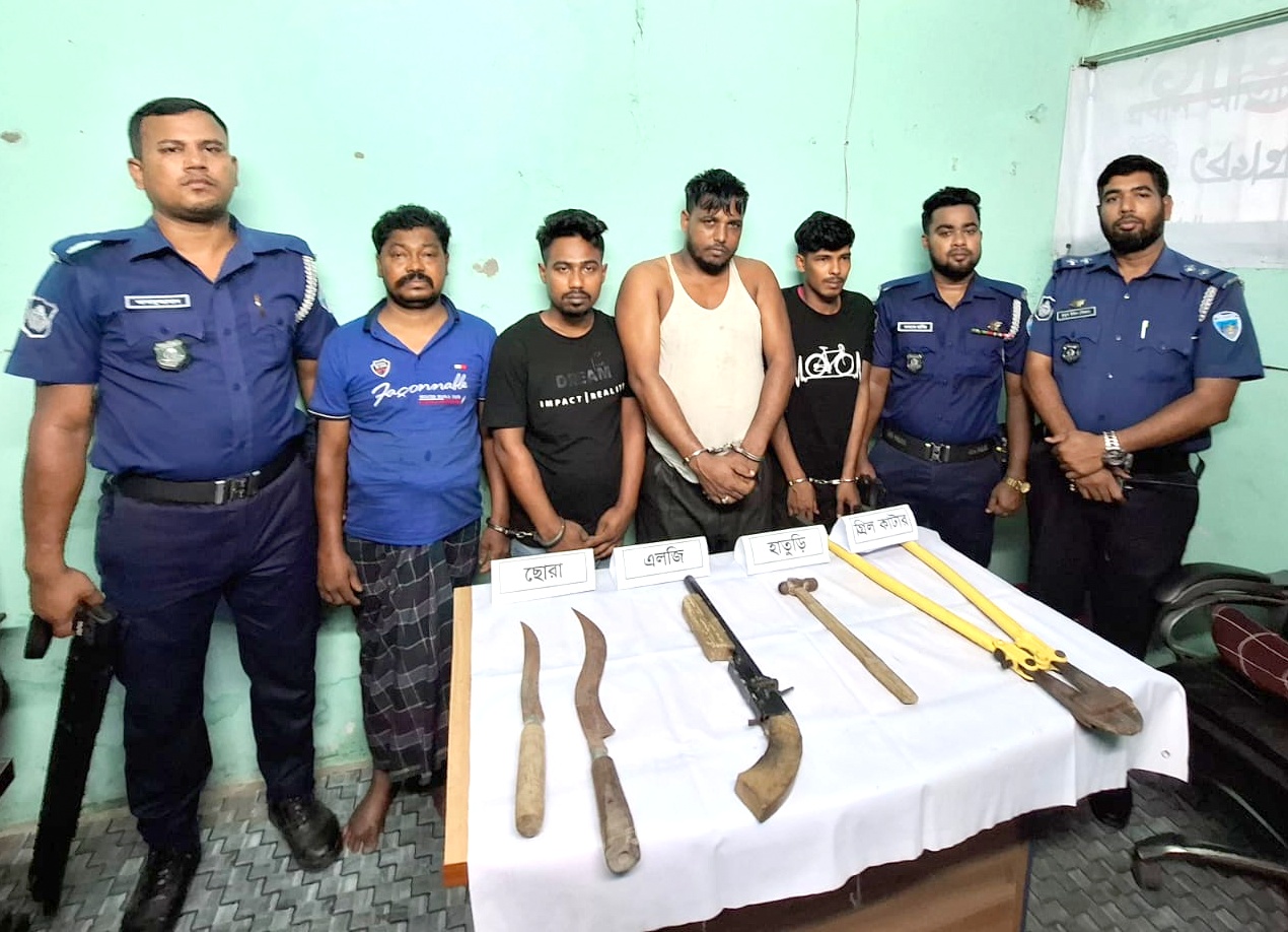 আগ্নেয়াস্ত্রসহ নোয়াখালীতে ৪ ডাকাত গ্রেপ্তার