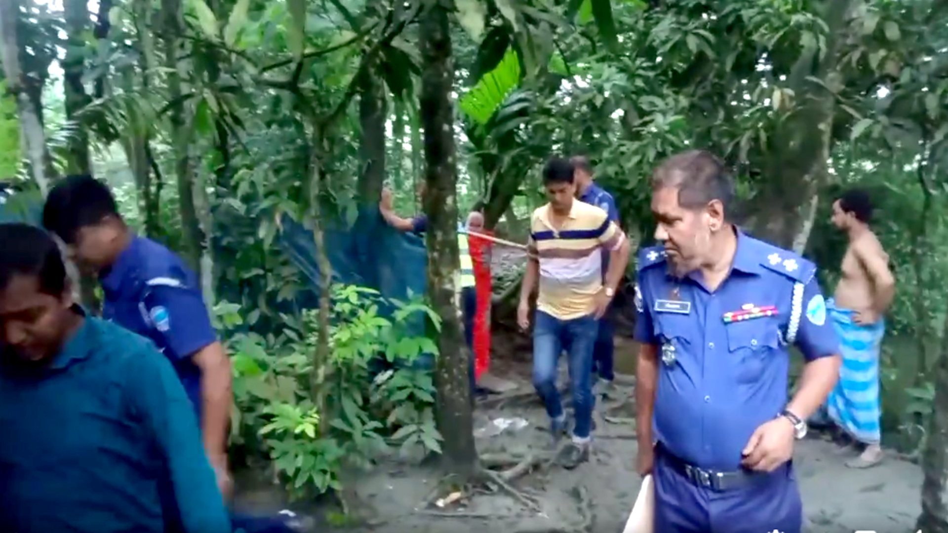 নোয়াখালীতে বৃদ্ধার পা বাঁধা মরদেহ পুকুর পাড় থেকে উদ্ধার