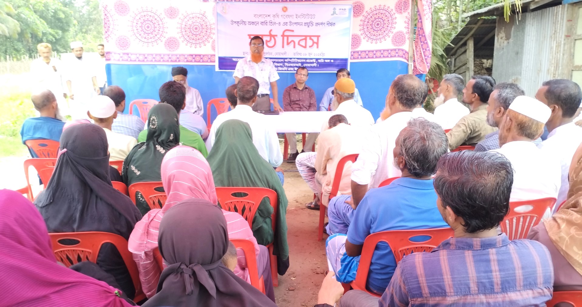 নোয়াখালীর সুবর্ণচরে বারি তিল-৪ এর উপর মাঠ দিবস পালিত 