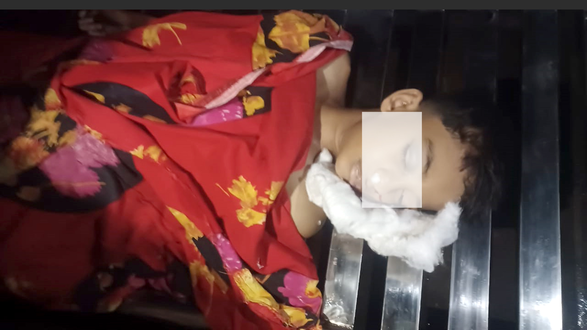 শিশুকে বাঁচাতে গিয়ে ভবনের ছাদ থেকে পড়ে শিশুর মৃত্যু