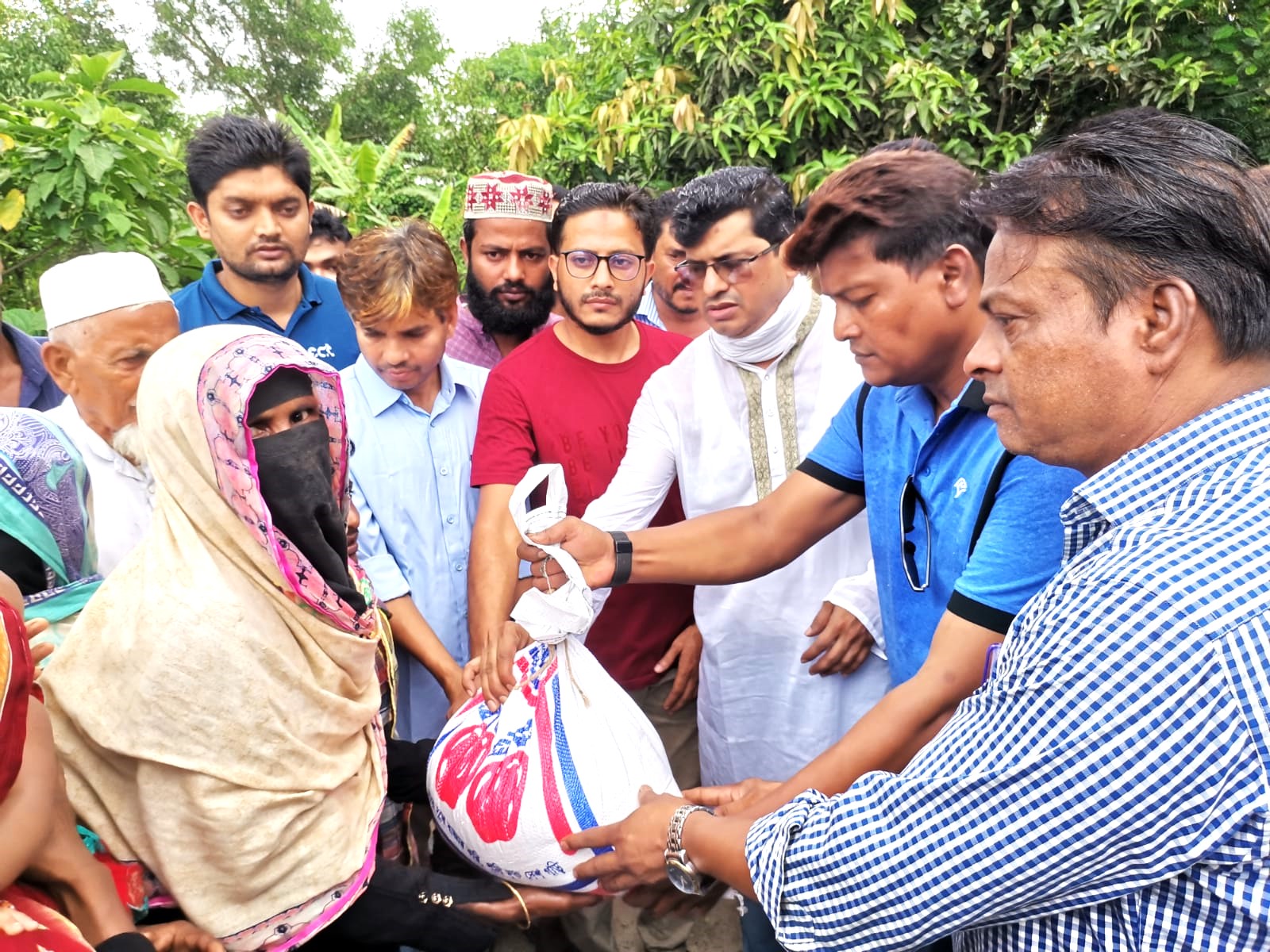 নোয়াখালীর কবিরহাটে প্রধানমন্ত্রীর ঈদ উপহার পেল ৩৫০০ পরিবার