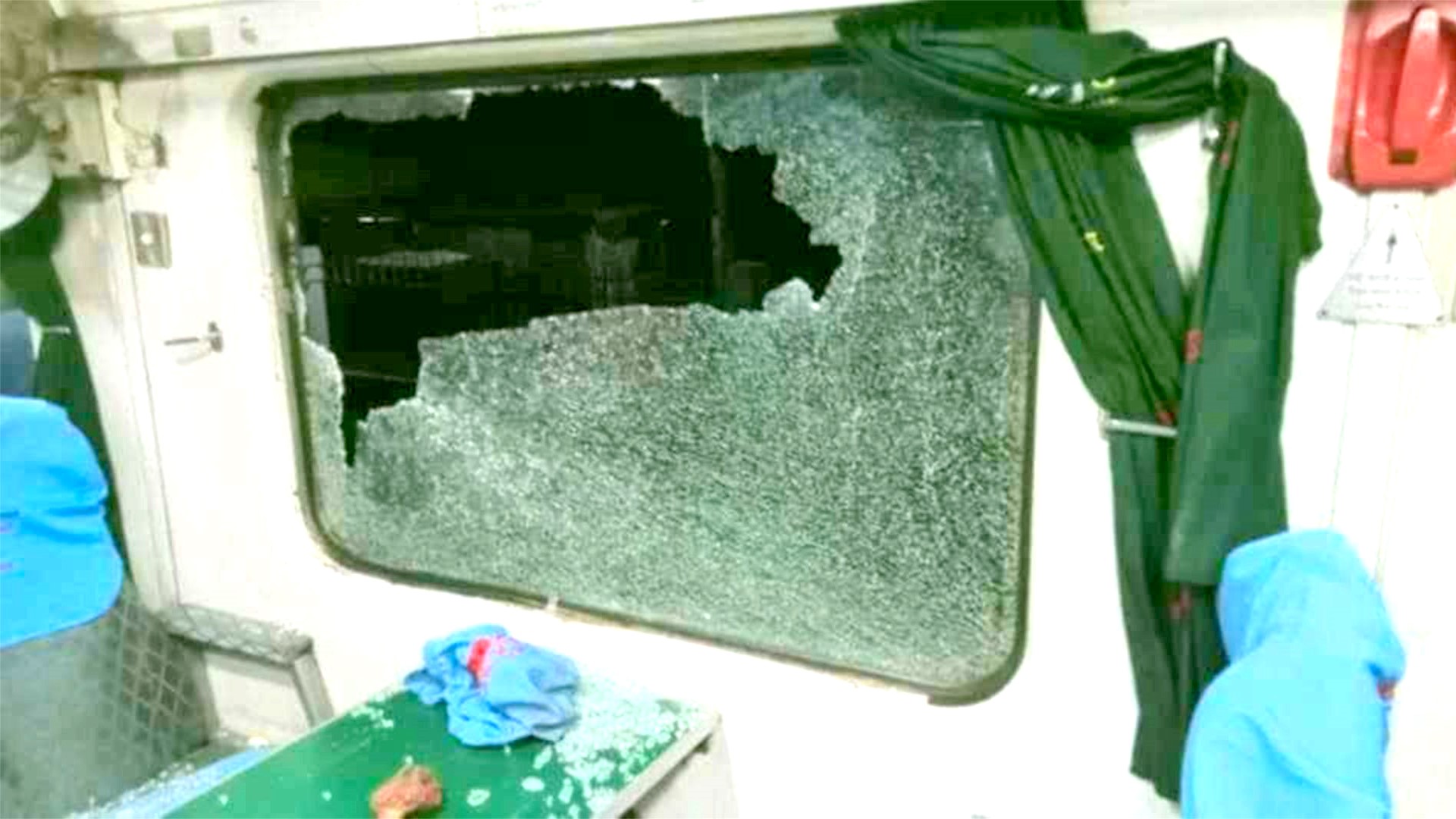 নোয়াখালীতে চলন্ত ট্রেনে দুর্বৃত্তদের হামলা