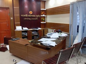 নোয়াখালীতে পুলিশ সার্কেল ও ভূমি অফিসে অগ্নিসংযোগ-ভাংচুর