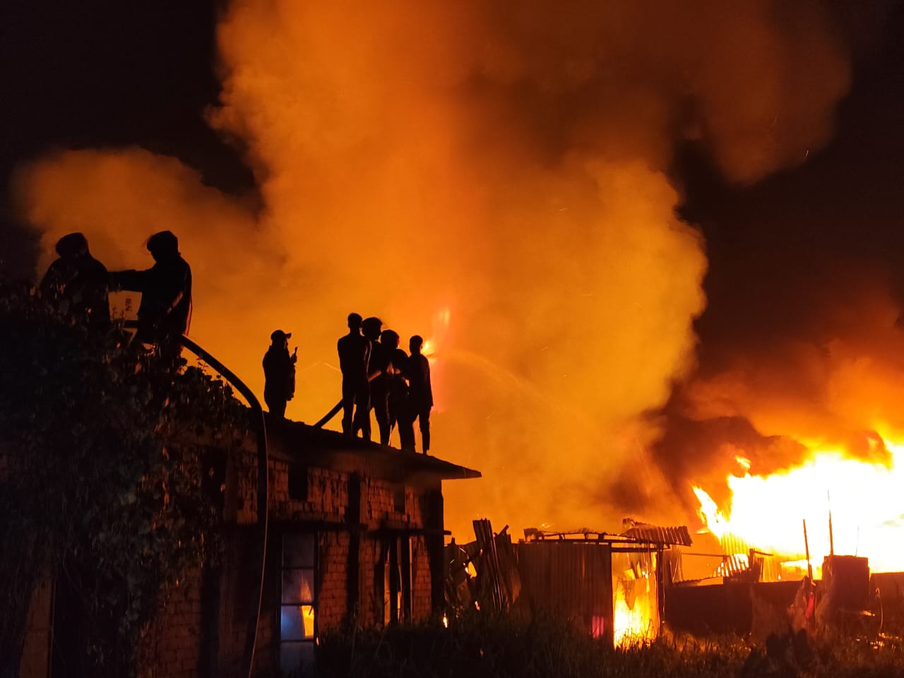 নোয়াখালীর মাইজদী হর্কাস মার্কেটে ভয়াবহ অগ্নিকান্ড