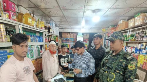 নোয়াখালীতে বেশি দামে সয়াবিন তেল বিক্রি, জরিমানা ১০ হাজার