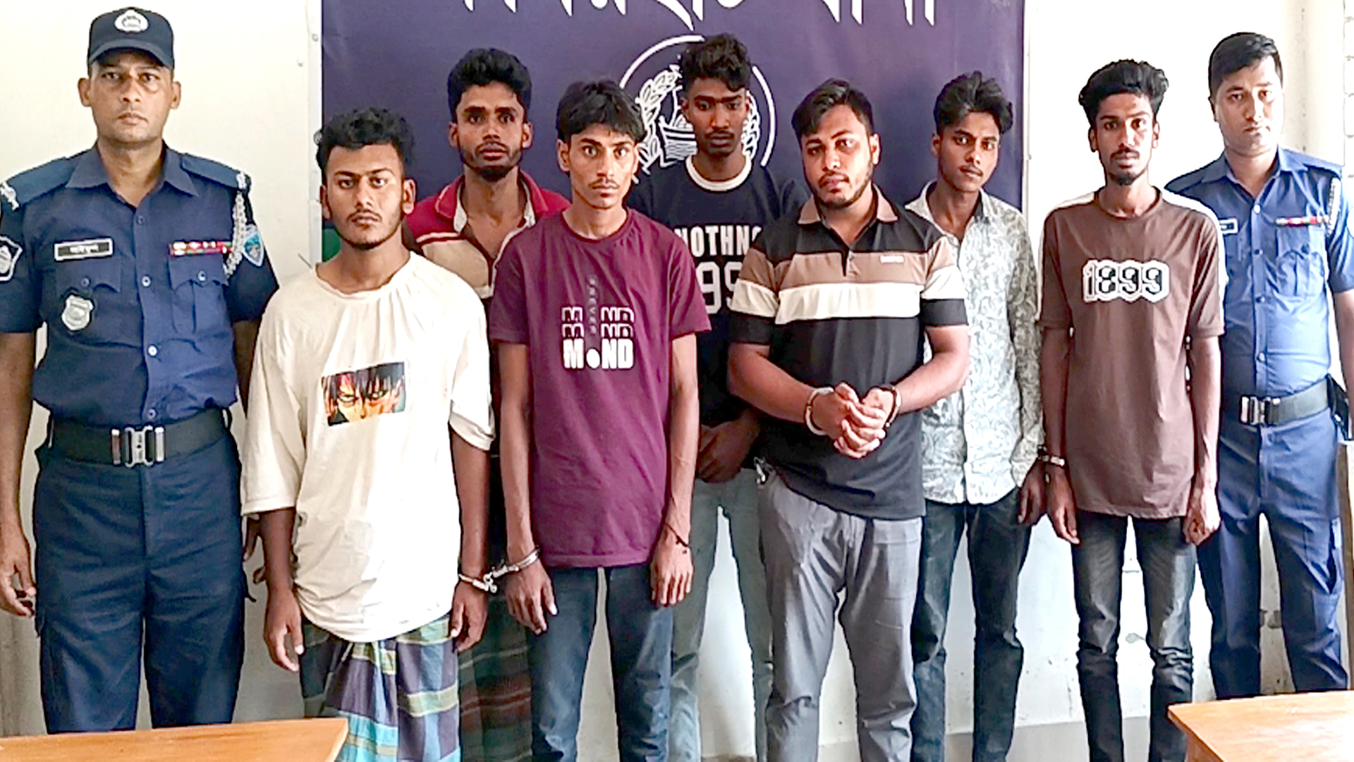 সেনাবাহিনী ও ডিবি পরিচয়ে চাঁদা দাবি: গ্রেপ্তার পাচঁ