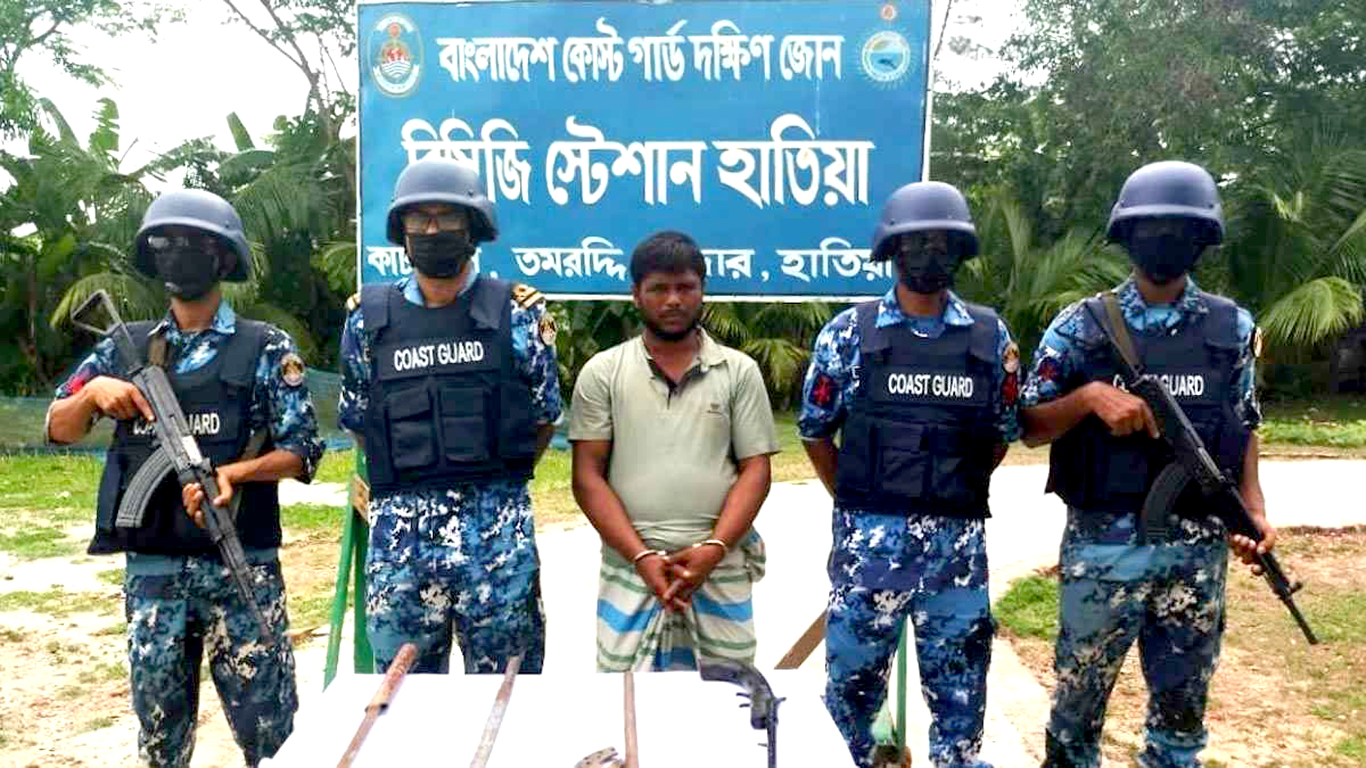 নোয়াখালীতে আগ্নেয়াস্ত্র সহ ডাকাত আটক