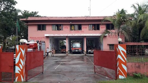 নোয়াখালীতে খুড়িয়ে-খুড়িয়ে চলছে ফায়ার সার্ভিস