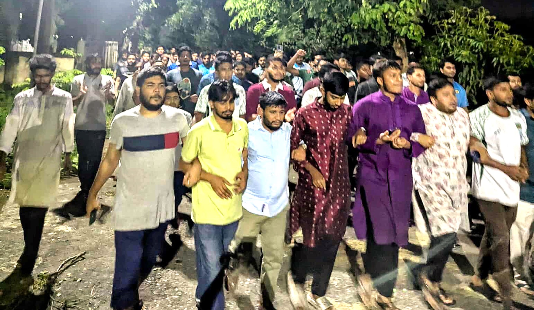 মিটফোর্ডে নৃশংস হত্যাকাণ্ডের প্রতিবাদে নোবিপ্রবিতে বিক্ষোভ মিছিল