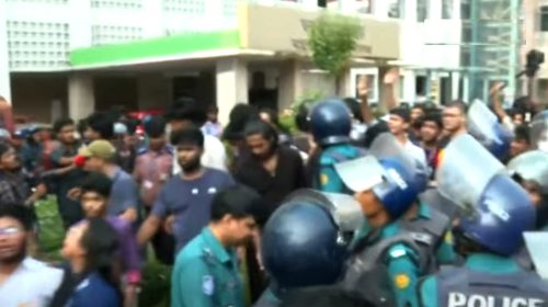 সচিবালয়ের গাড়ি ভাঙচুর, পুলিশের লাঠিচার্জ